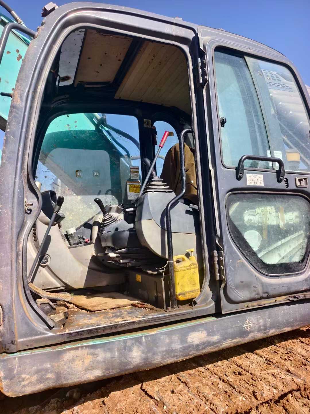 Used Kobelco SK210 Excavator 2011 Model / 9