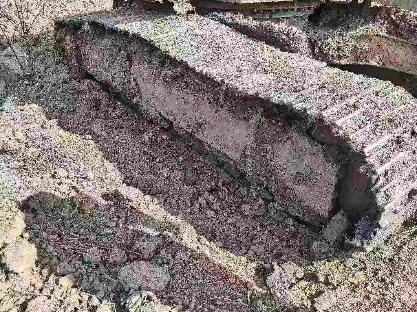 Used Kobelco SK210 Excavator 2012 Model / 3