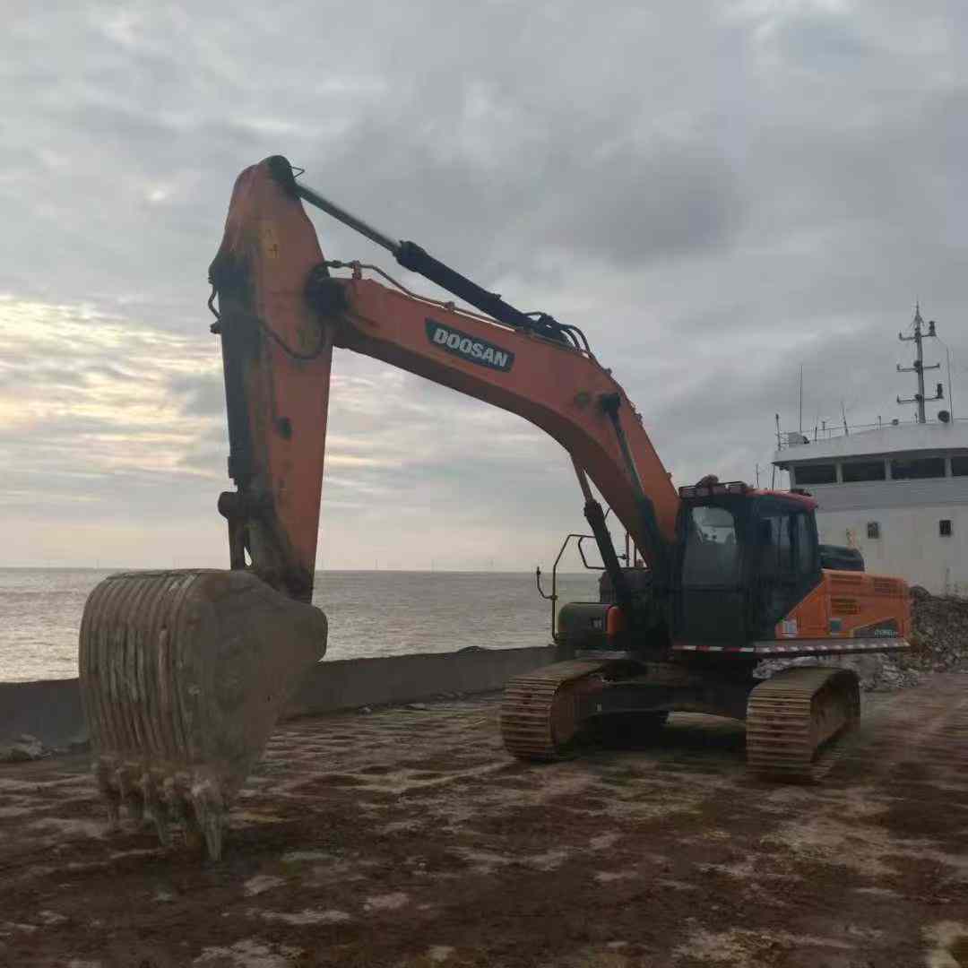 Used Doosan DL300 Excavator 2022 Model / 3