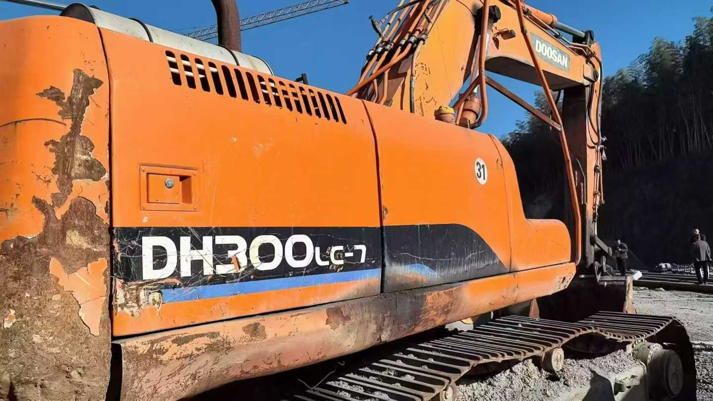 Used Doosan DL300 Excavator 2012 Model / 4