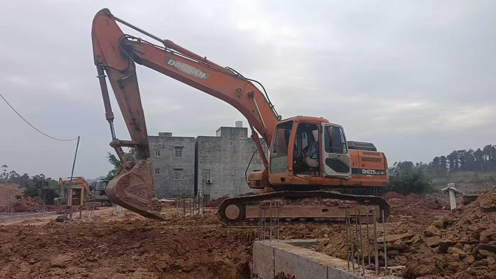 Used Doosan S225 Excavator 2016 Model / 3