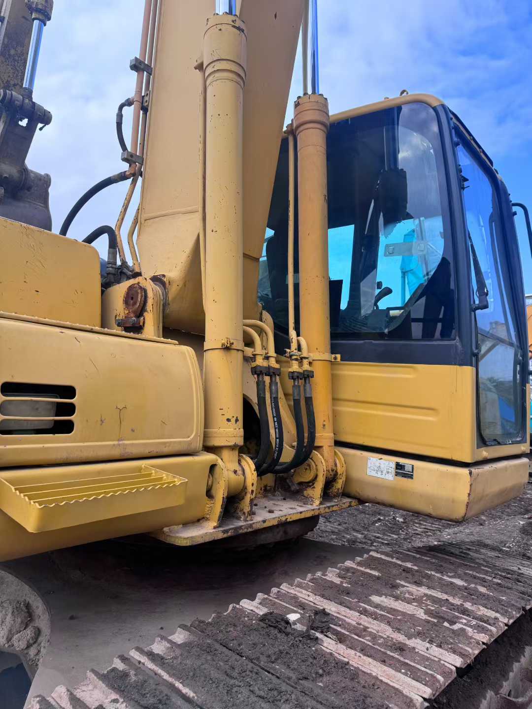 Used Komatsu PC200-8 Excavator 2016 Model / 3