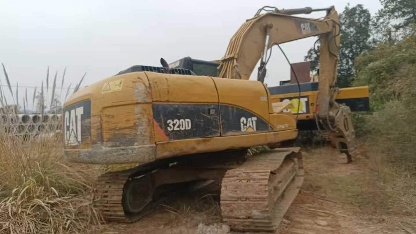 Used Caterpillar 320D Excavator 2016 Model / 3