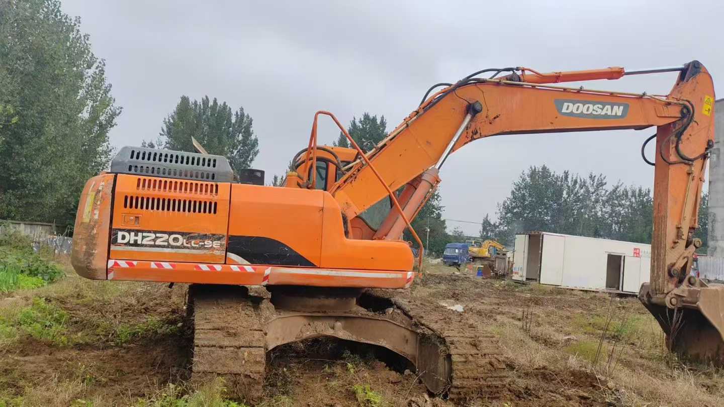 Used Doosan DH220 Excavator 2014 Model