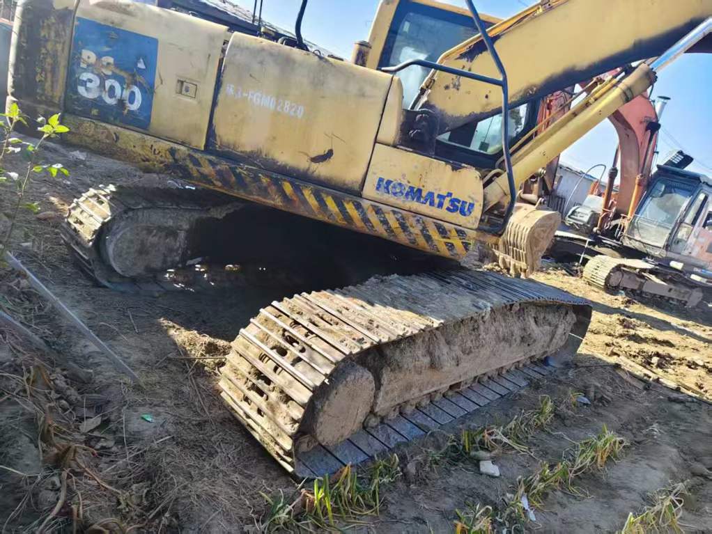 Used Komatsu PC220-8 Excavator 2016 Model