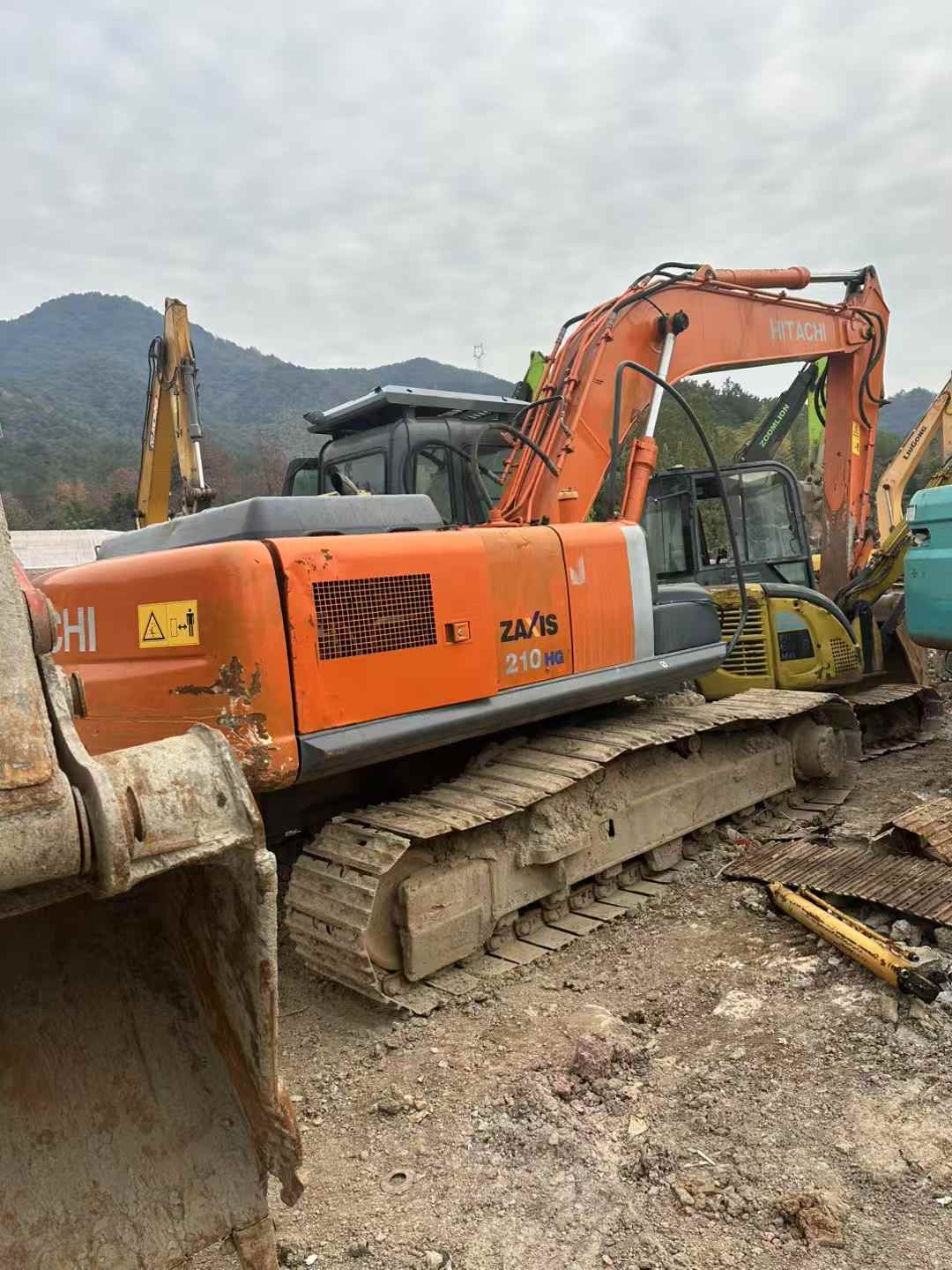 Used Hitachi ZAXIS200 Excavator 2016 Model / 3