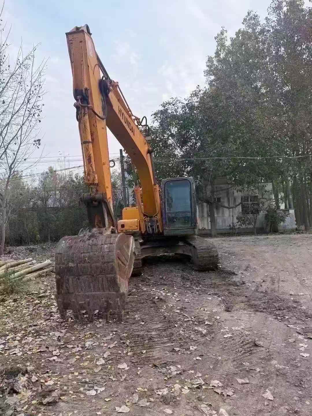 Used Hyundai R215-7 Excavator 2010 Model / 4