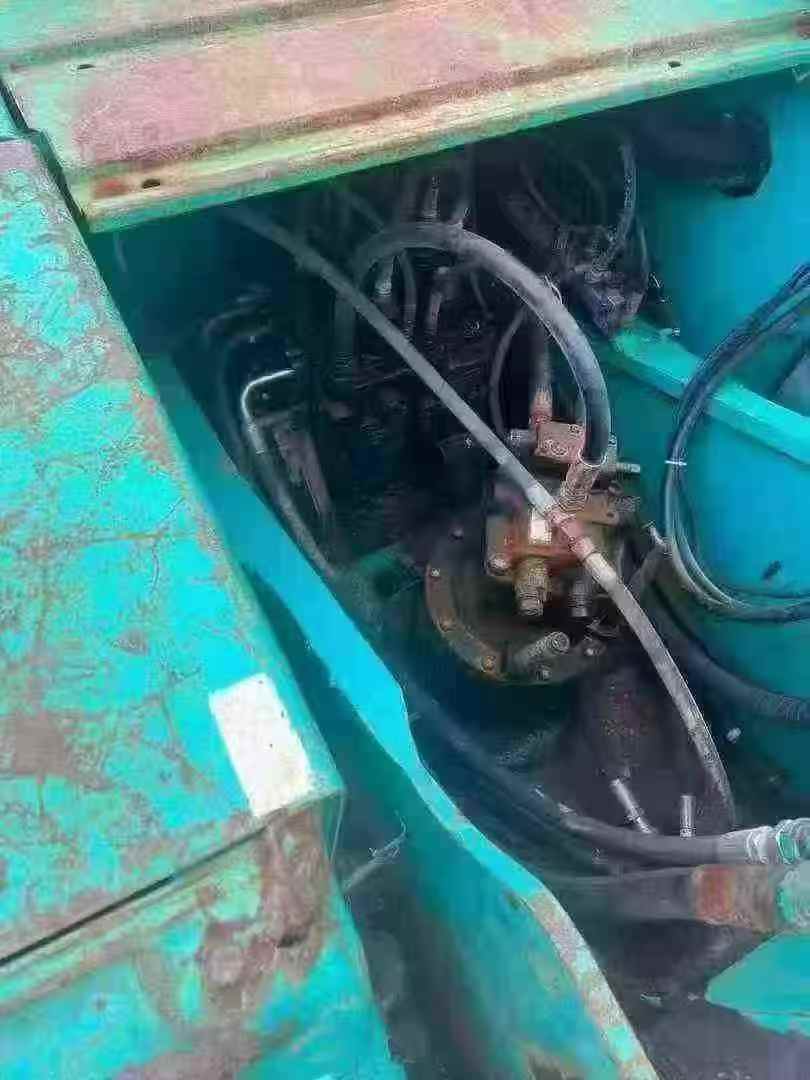 Used Kobelco SK200 Excavator 2011 Model / 4