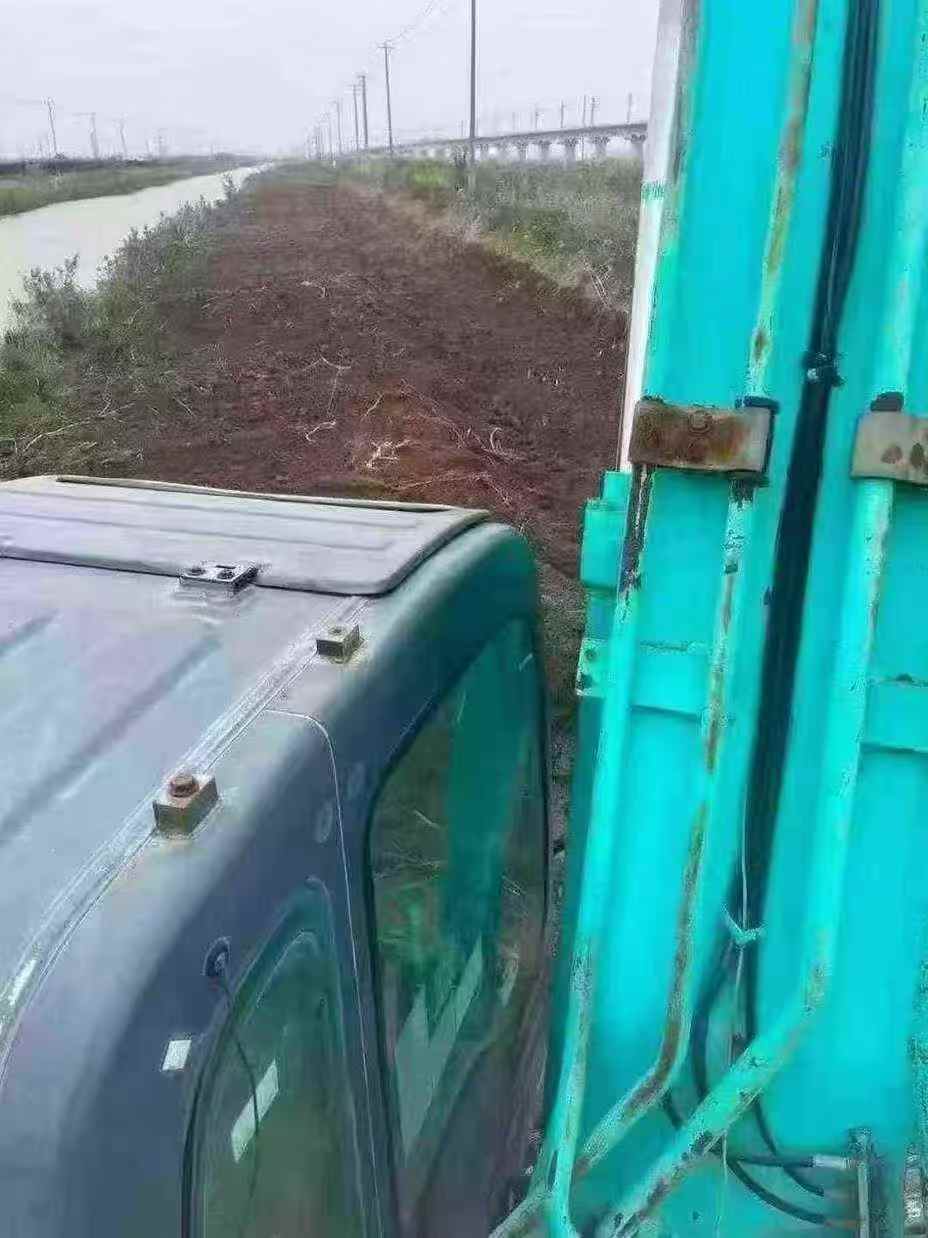 Used Kobelco SK200 Excavator 2011 Model / 9