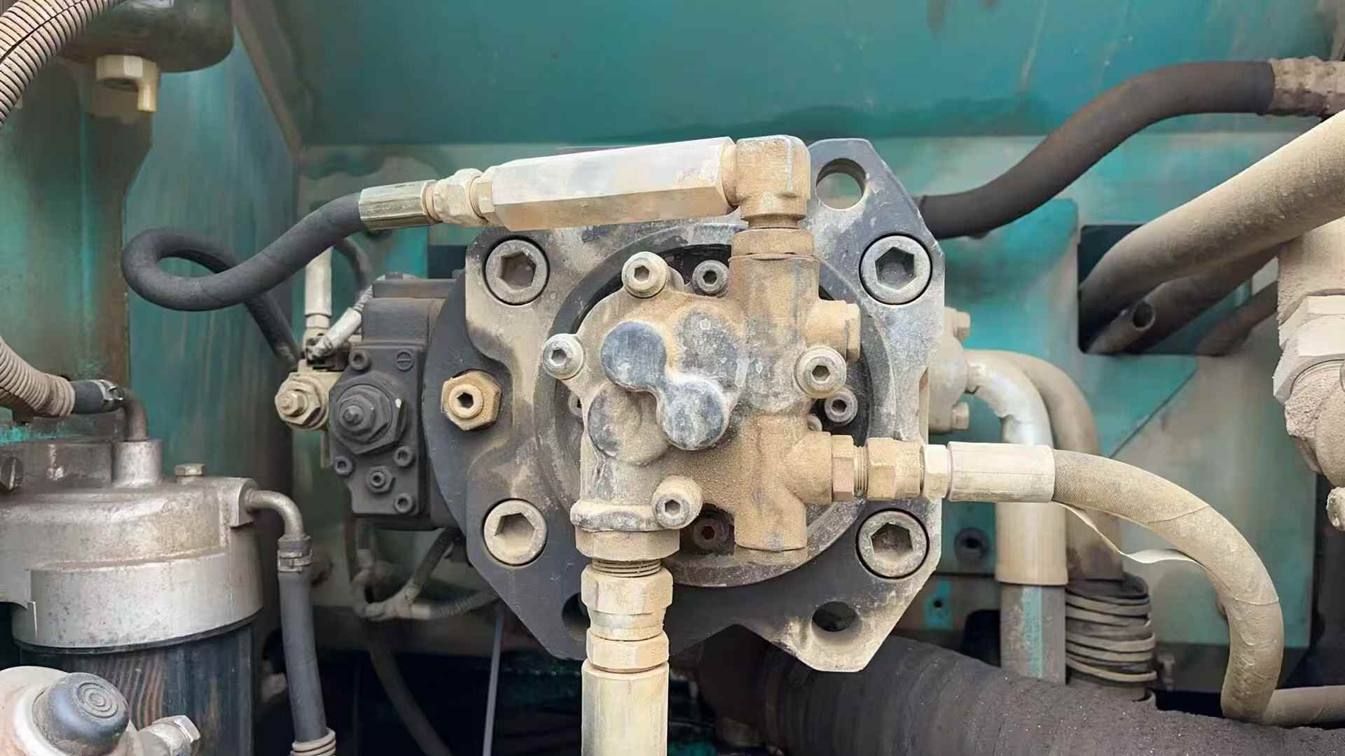 Used Kobelco SK200-8 Excavator 2016 Model / 8