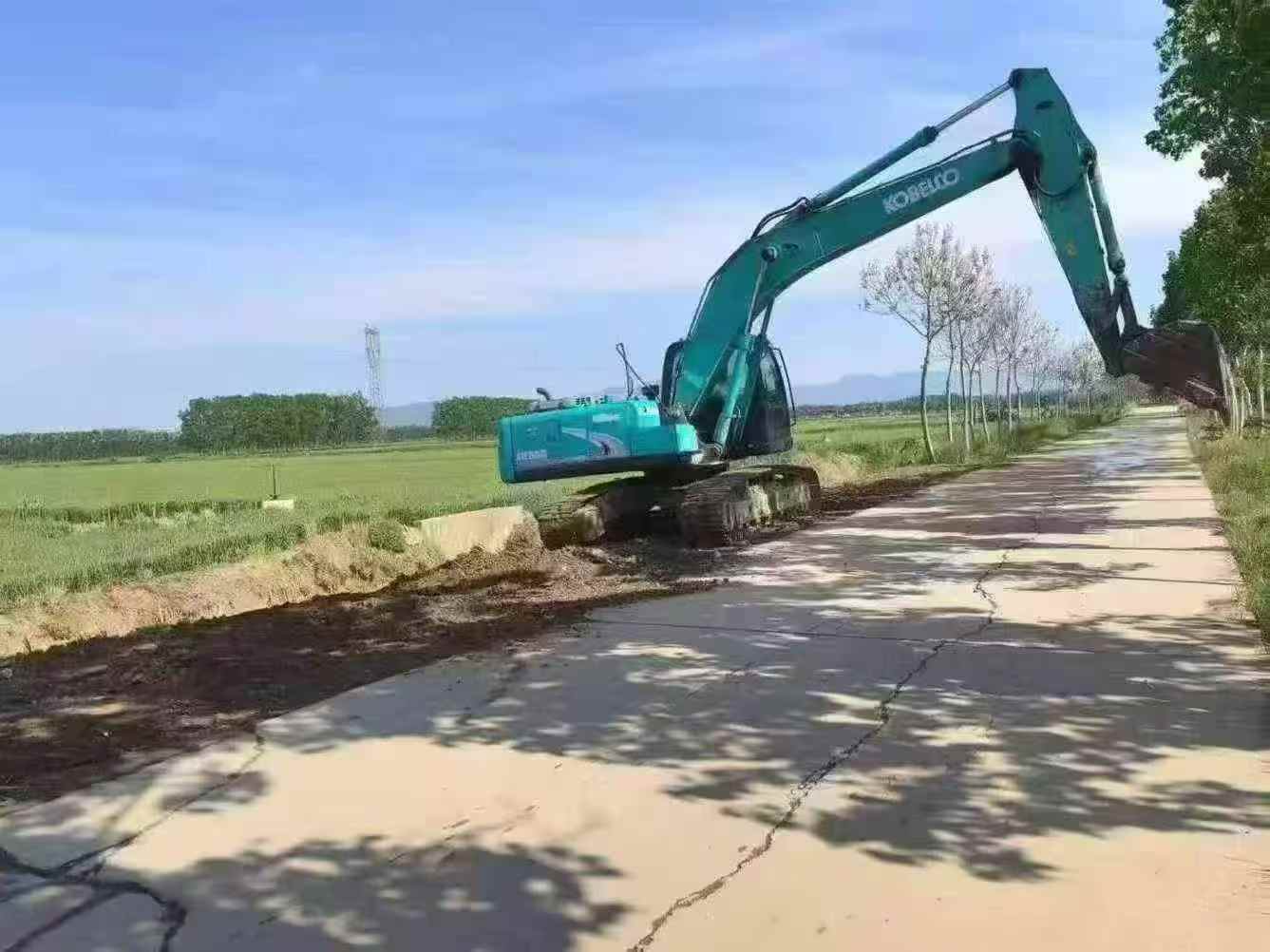Used Kobelco SK200-8 Excavator 2013 Model / 8