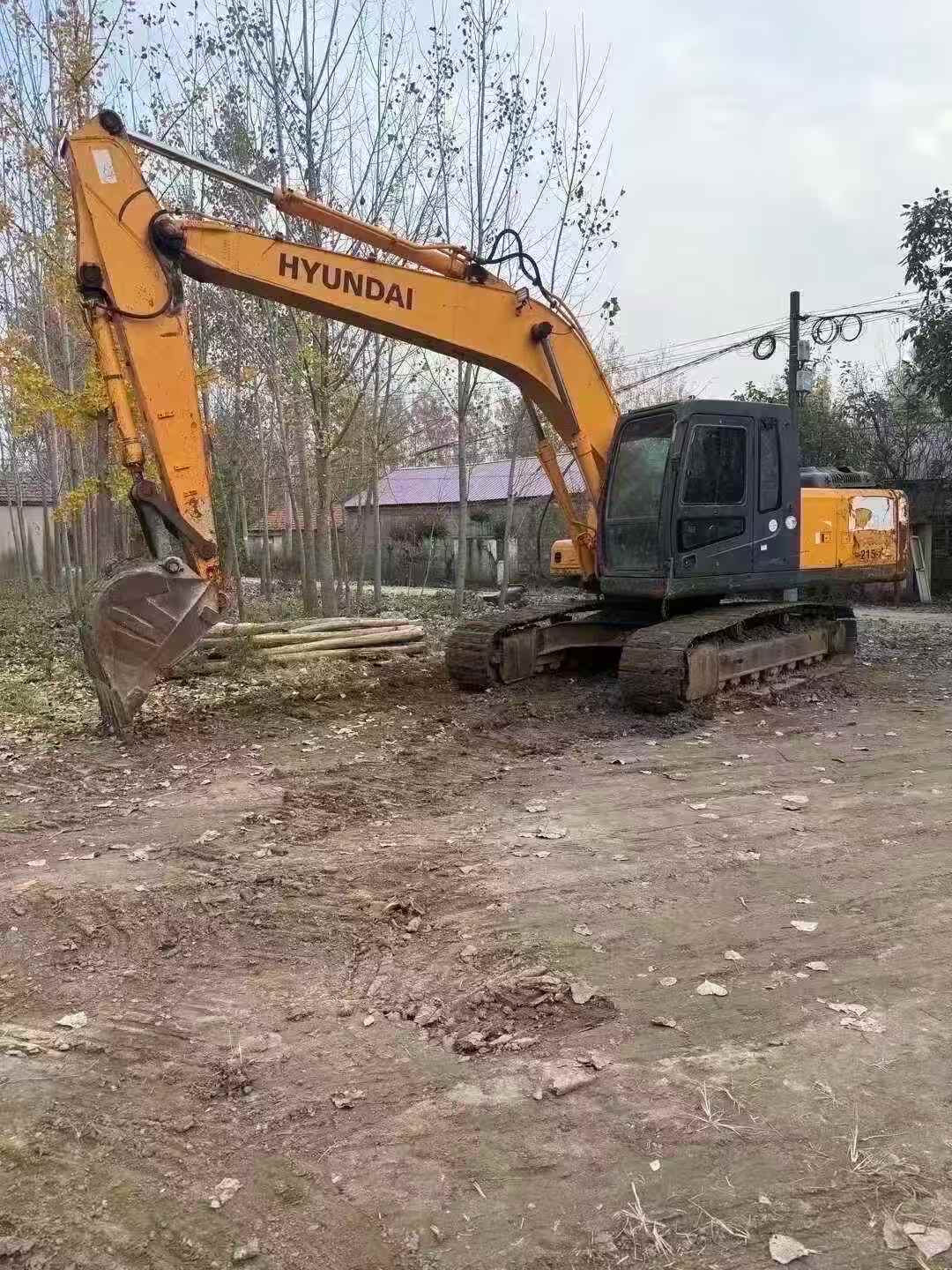 Used Hyundai R215-7 Excavator 2010 Model / 3