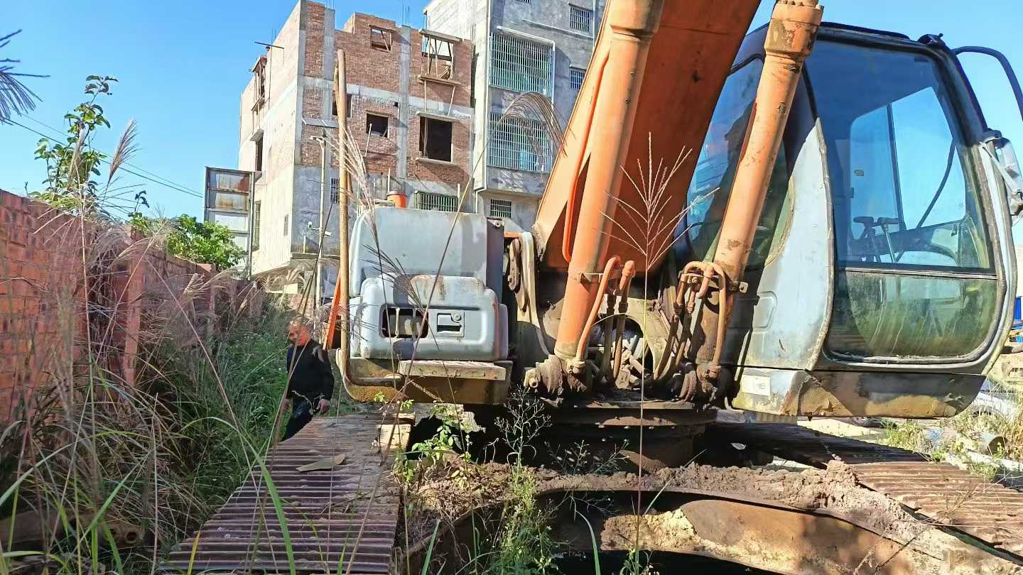 Used Hitachi ZX240-3 Excavator 2012 Model / 2