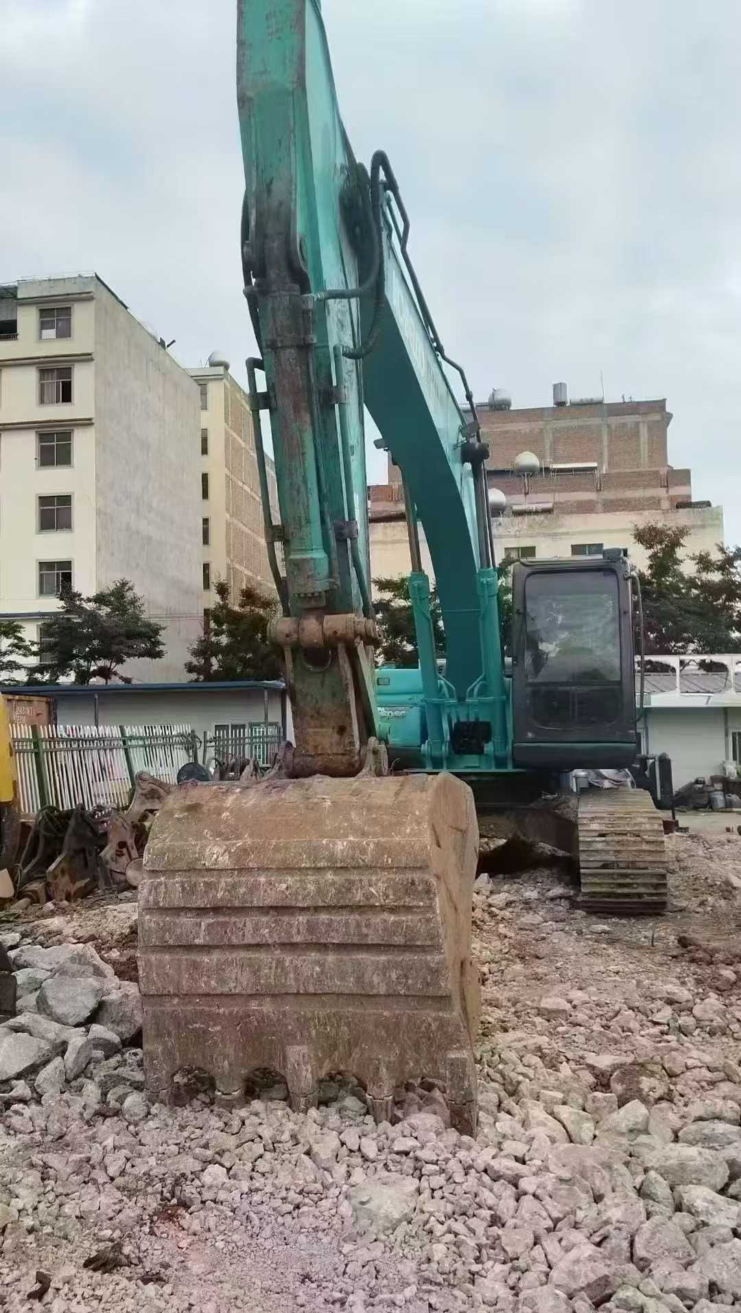 Used Kobelco SK210 Excavator 2011 Model / 2