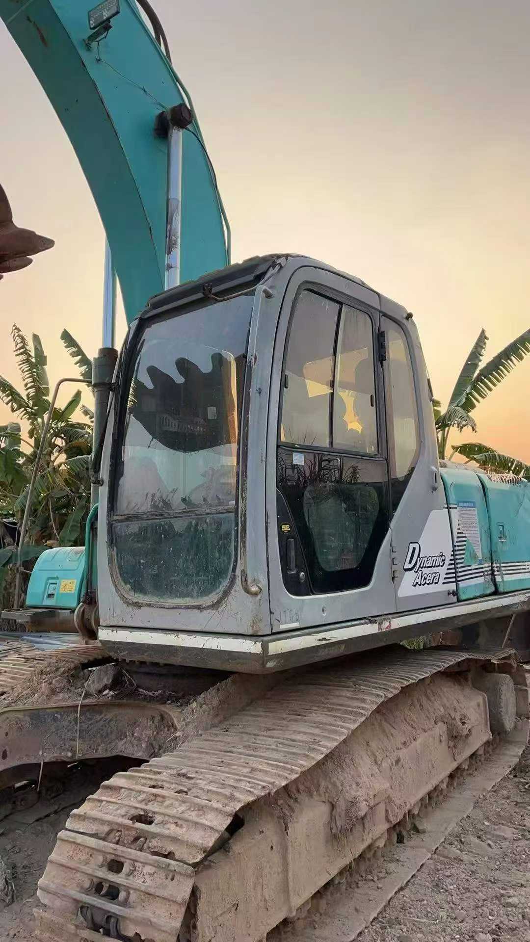 Used Kobelco SK200-6E Excavator 2016 Model / 8