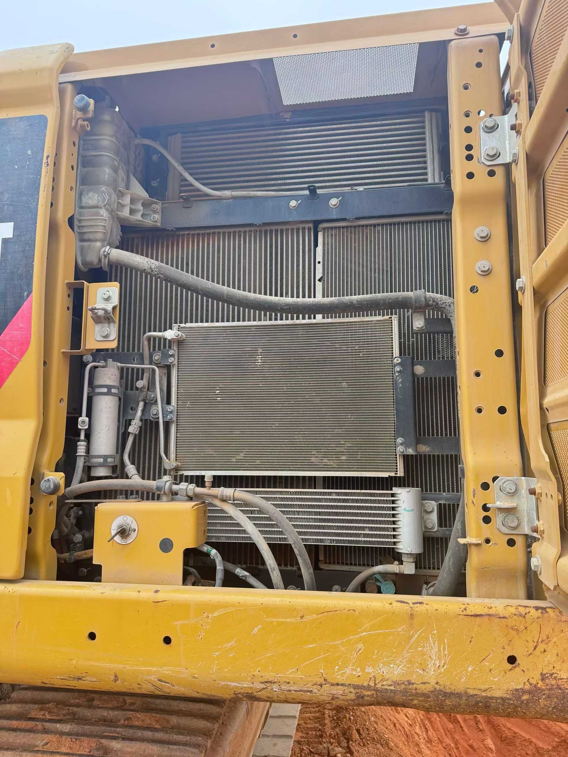 Used Caterpillar 323 Excavator 2018 Model / 5