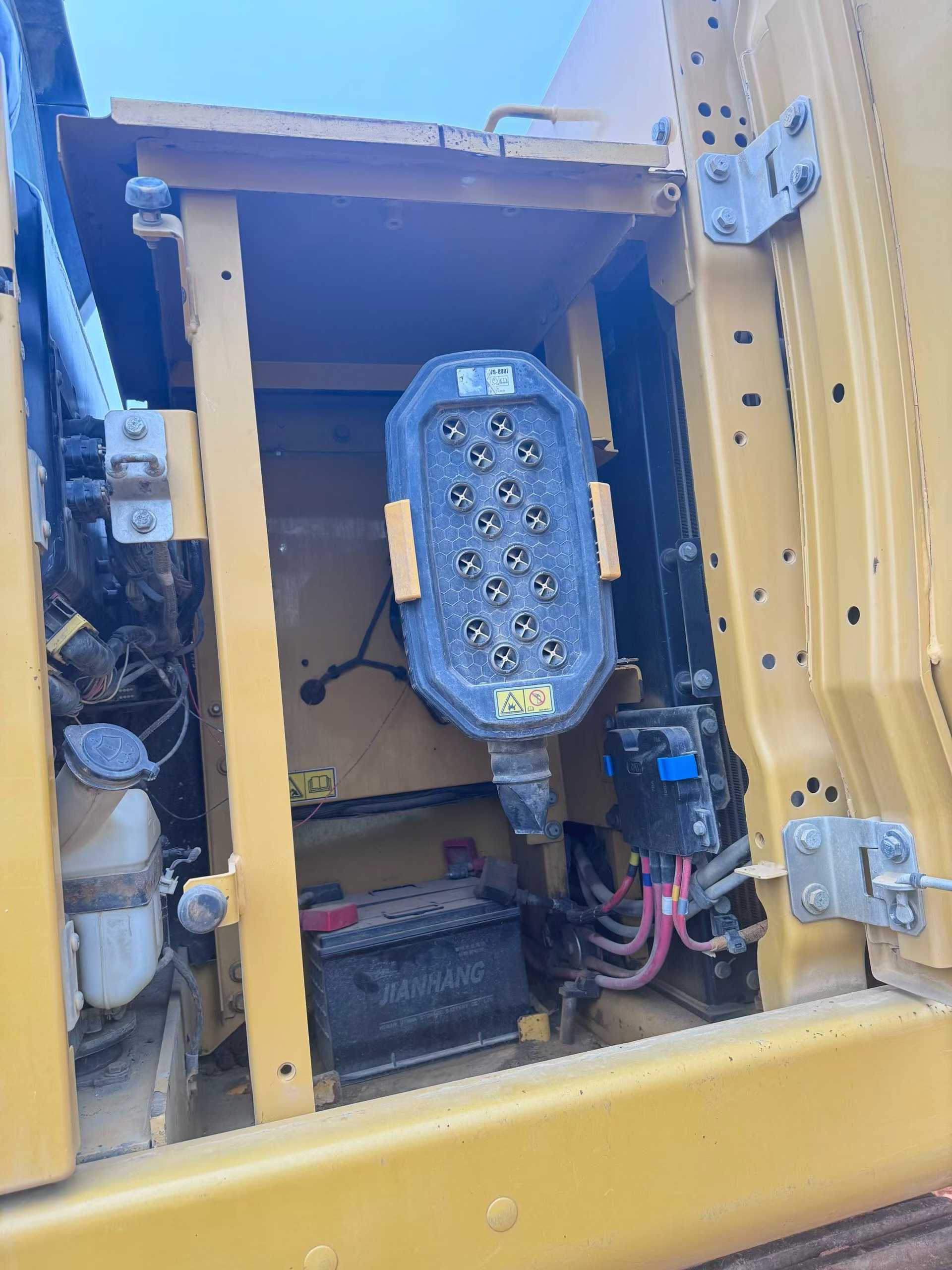 Used Caterpillar 323 Excavator 2018 Model / 4