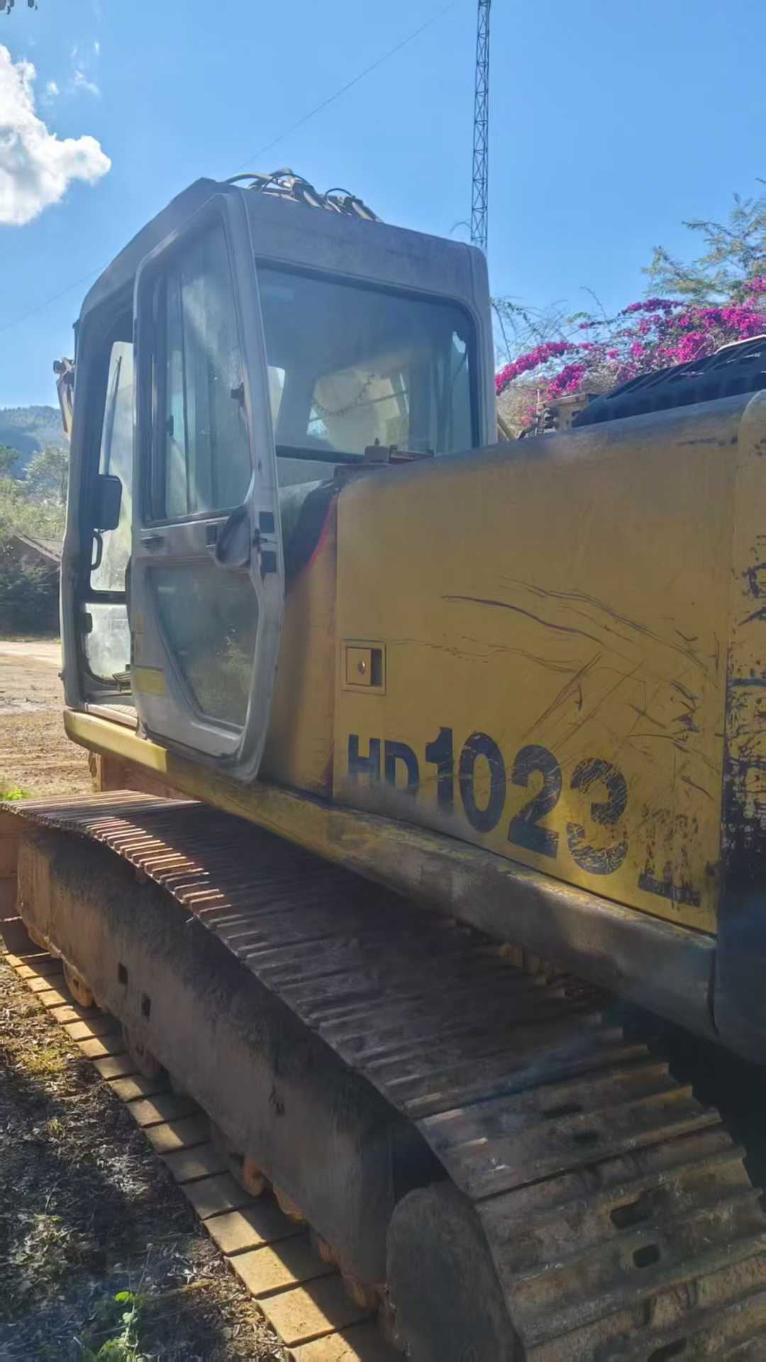 Used Kato HD1023 Excavator 2016 Model / 2