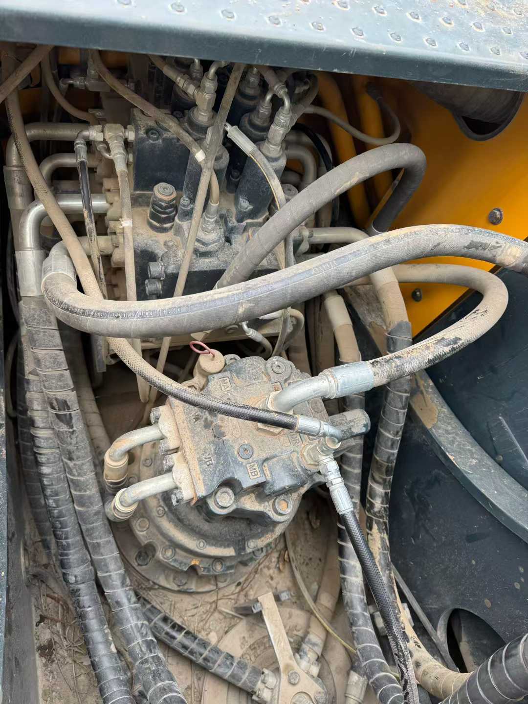 Used Hyundai R225LVS Excavator 2021 Model / 7