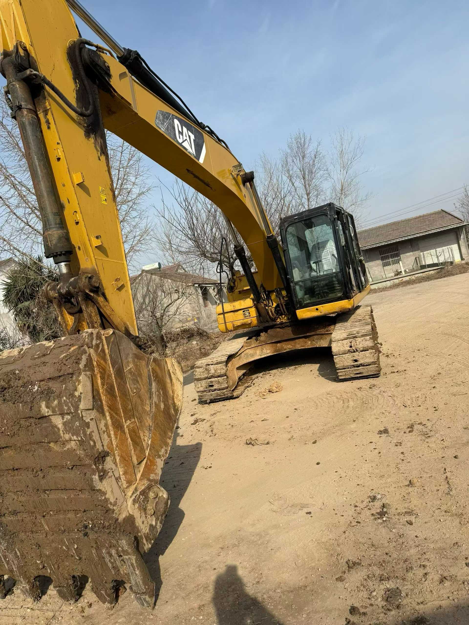 Used Caterpillar 323DL Excavator 2011 Model / 3