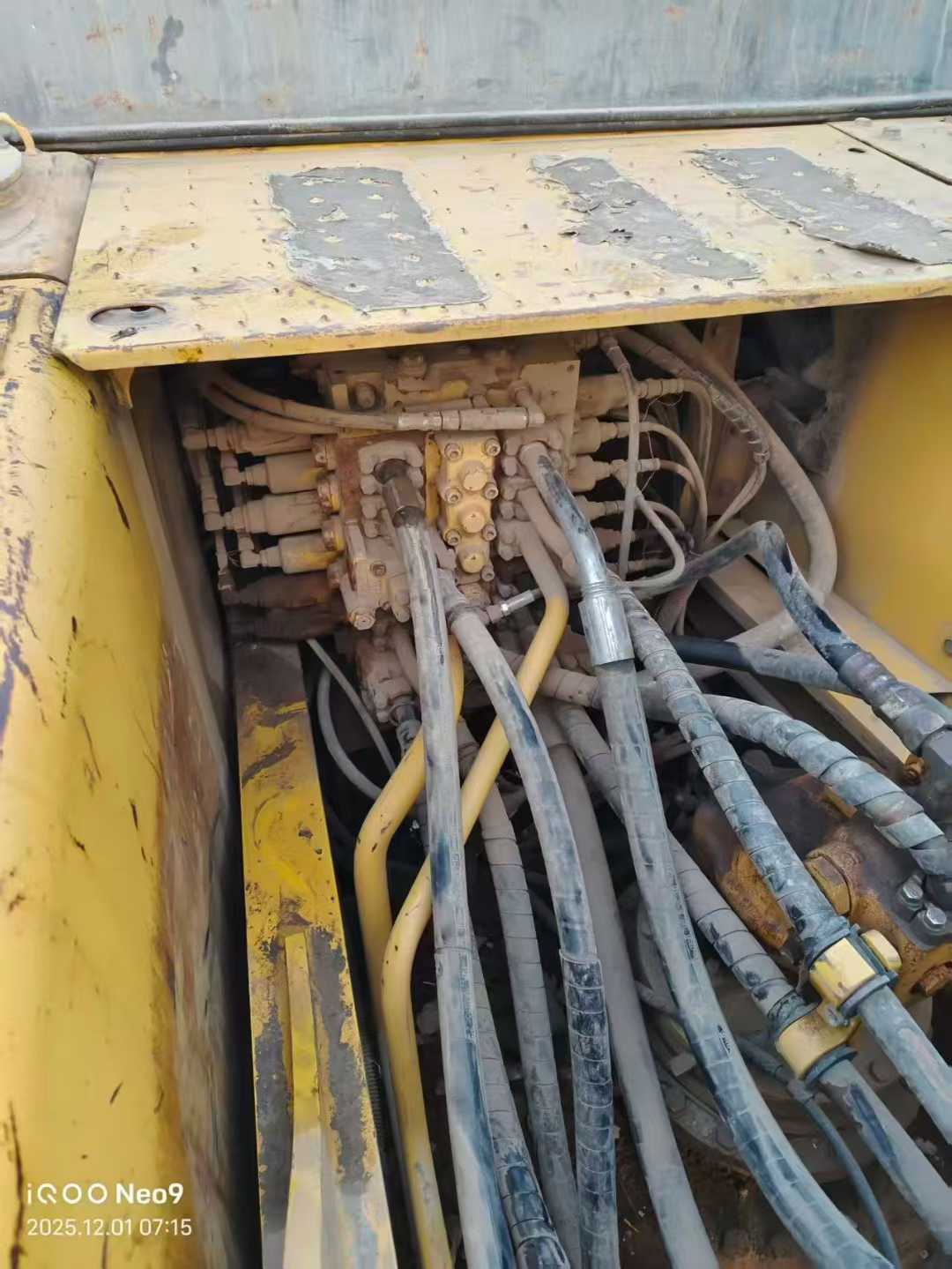 Used Komatsu PC200 Excavator 2015 Model / 6