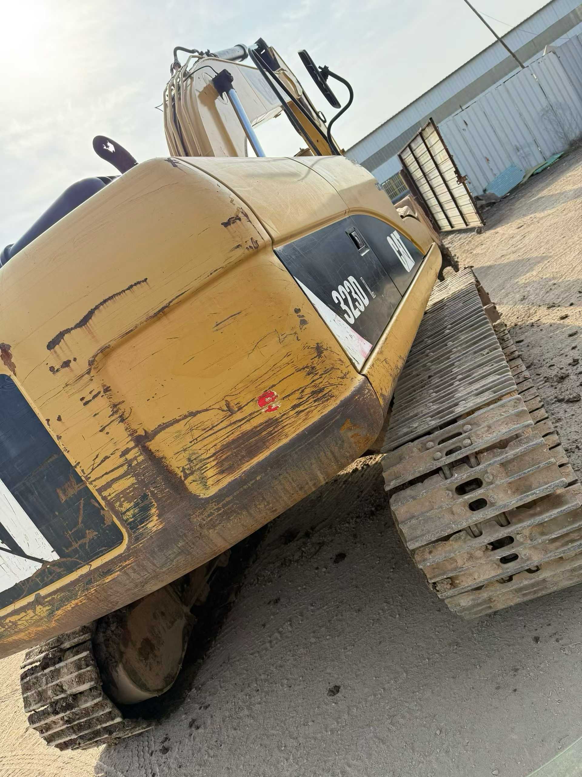 Used Caterpillar 323DL Excavator 2011 Model / 9