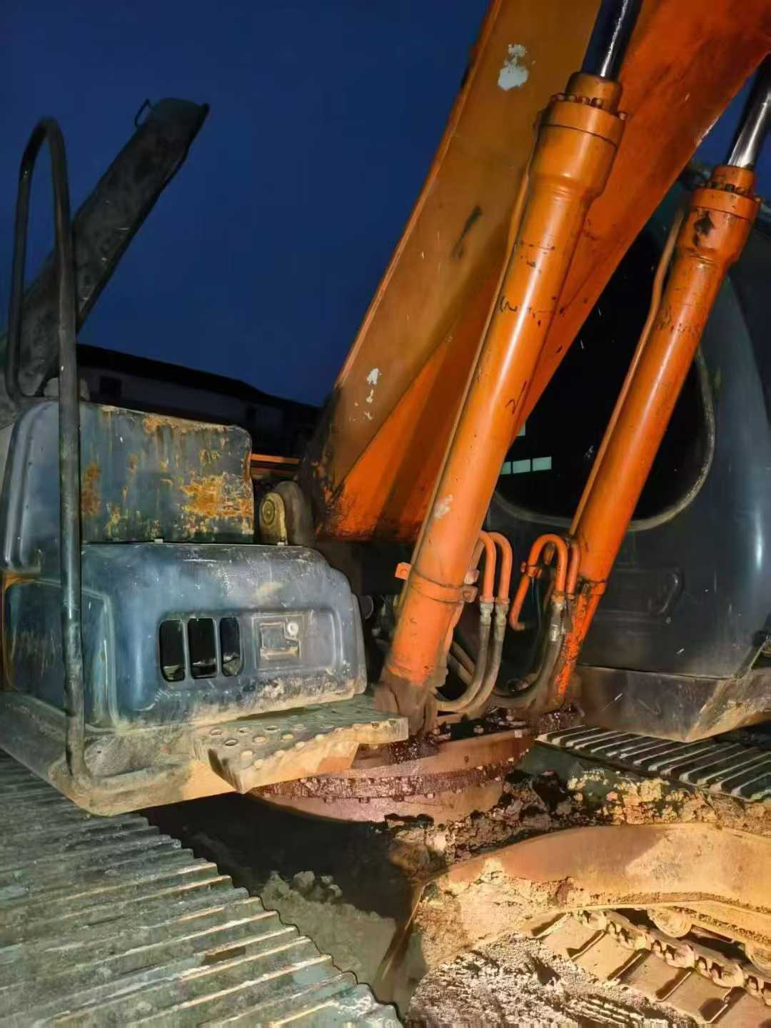 Used Hitachi ZX210-3G Excavator 2013 Model / 3