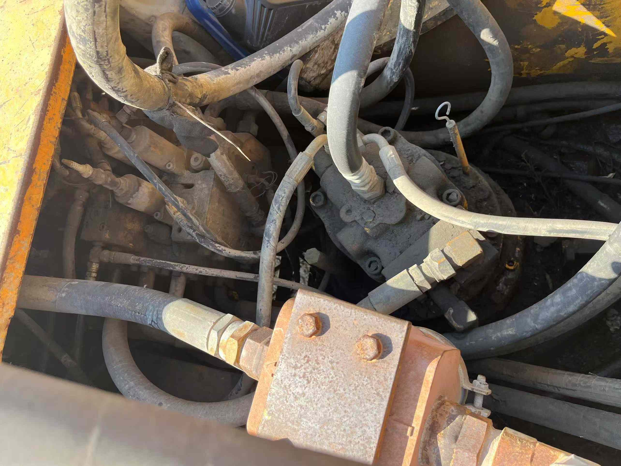 Used Hyundai R305LC-7 Excavator 2016 Model / 3