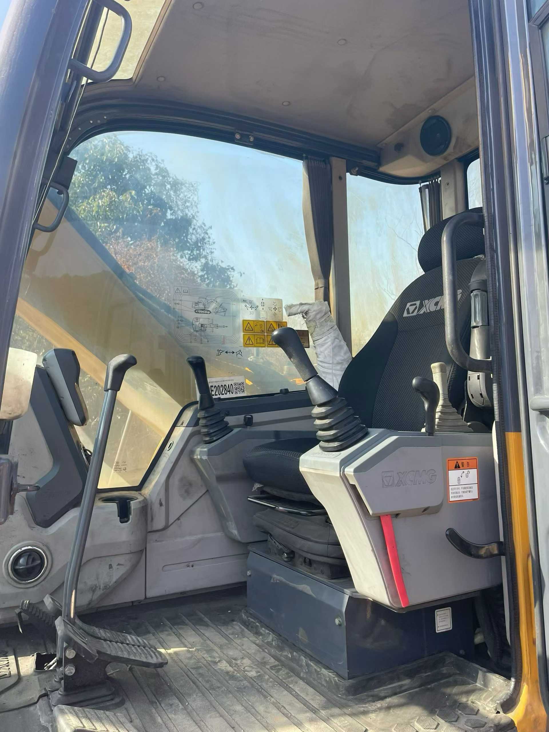 Used XCMG XE75WD Excavator 2020 Model / 6