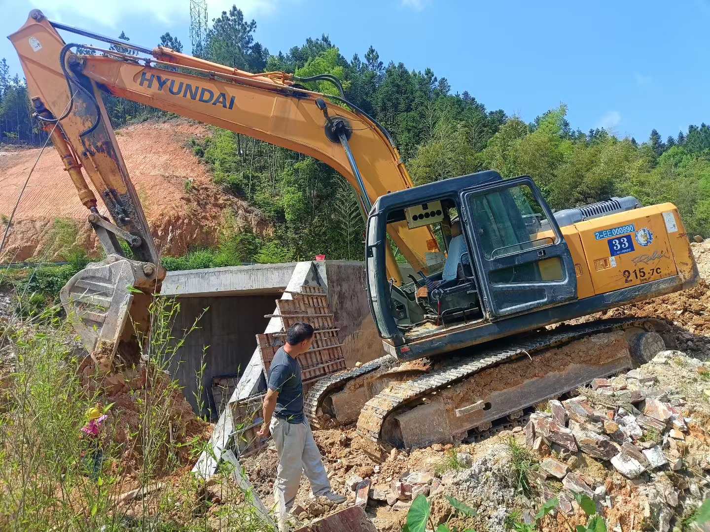 Used Hyundai R215VSN Excavator 2014 Model / 6