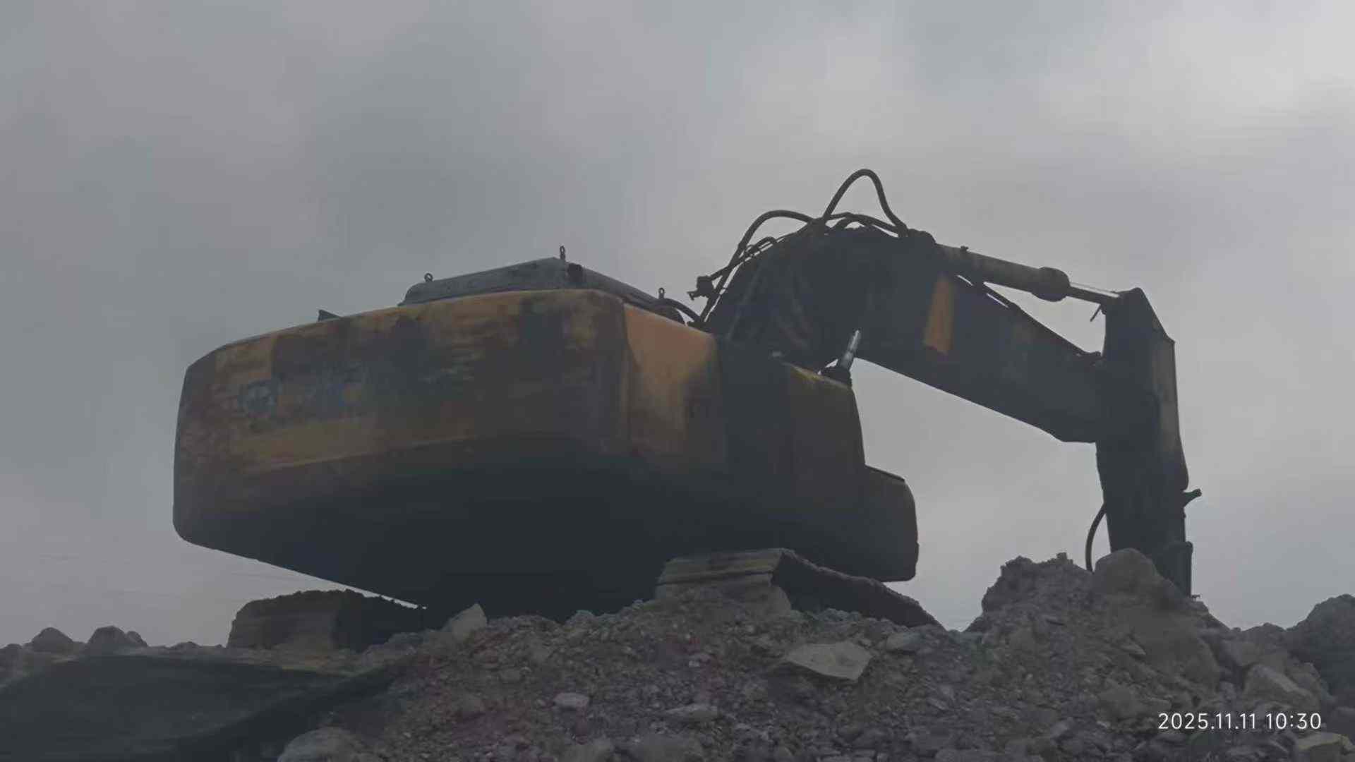 Used XCMG XE215 Excavator 2016 Model / 3