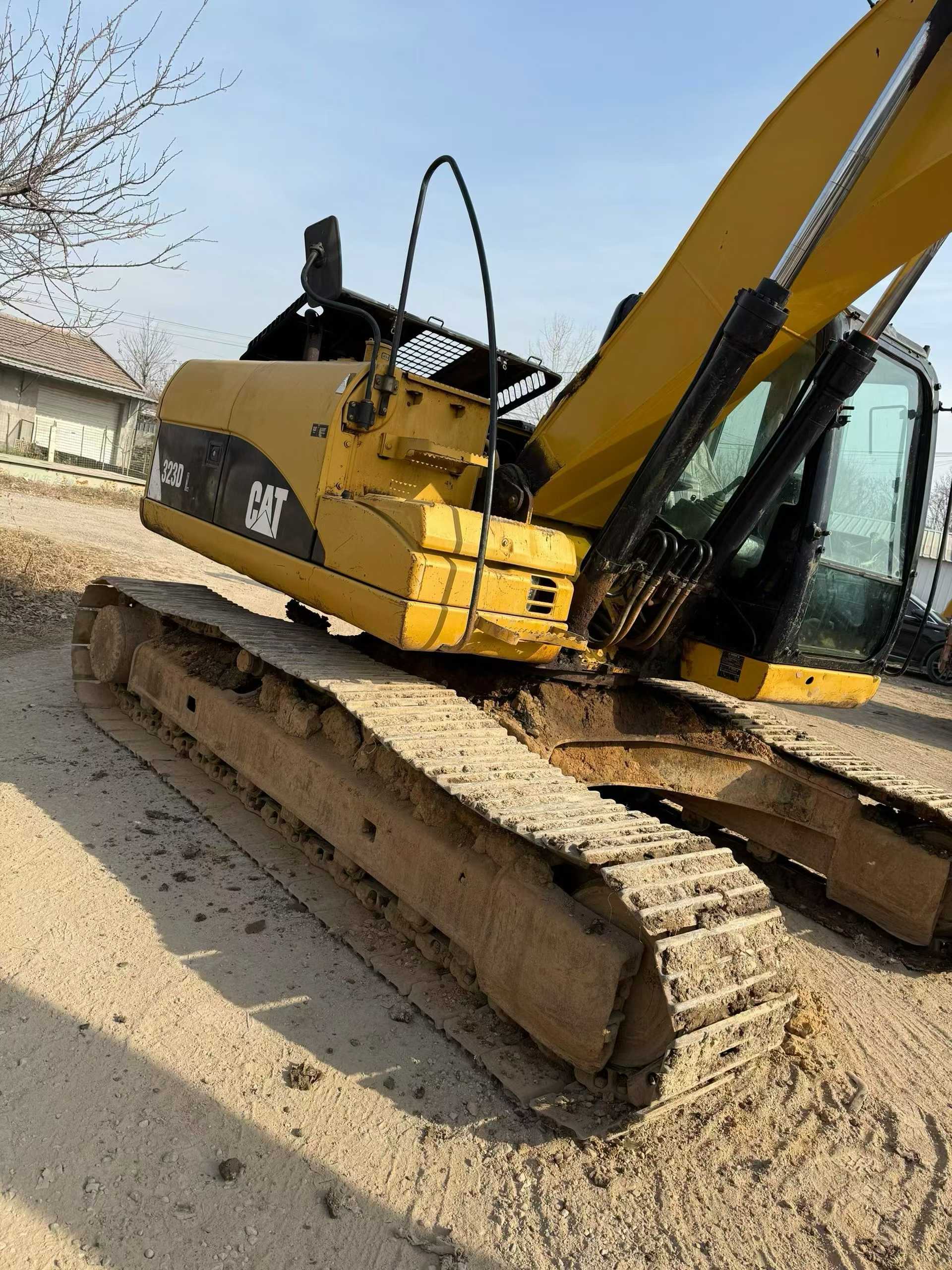 Used Caterpillar 323DL Excavator 2011 Model / 8