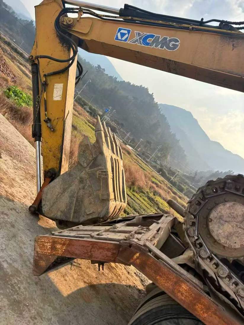 Used XCMG XE150 Excavator 2015 Model / 4