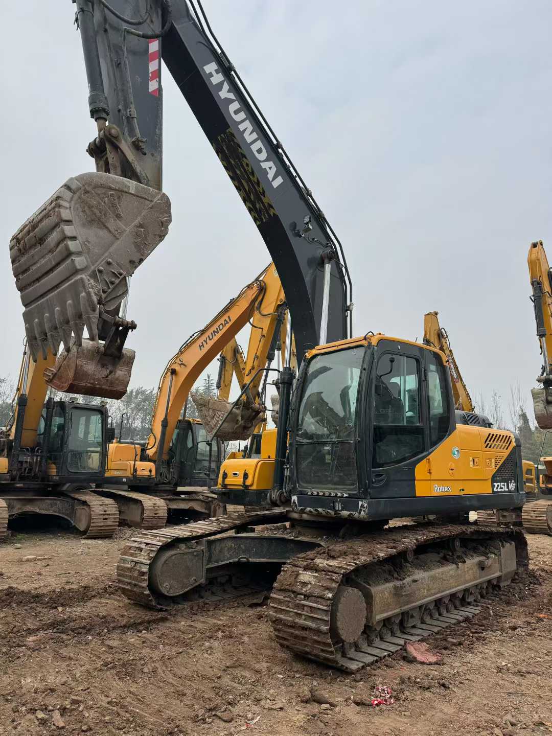 Used Hyundai R225LVS Excavator 2021 Model / 3