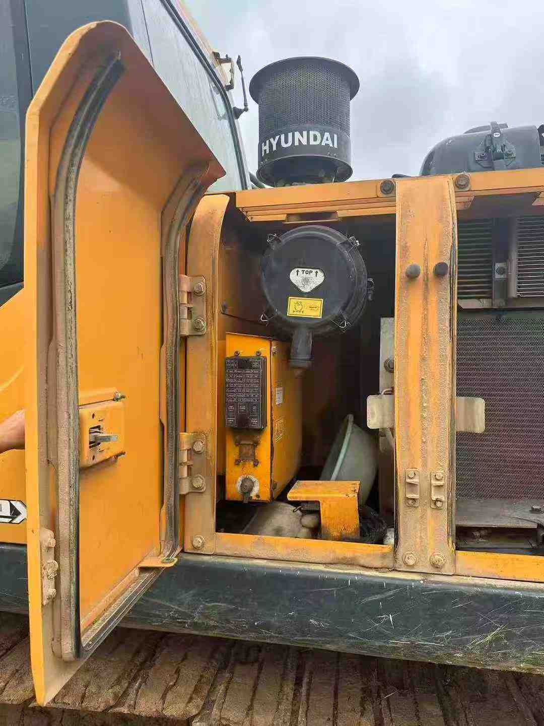 Used Hyundai R215VS Excavator 2018 Model / 2