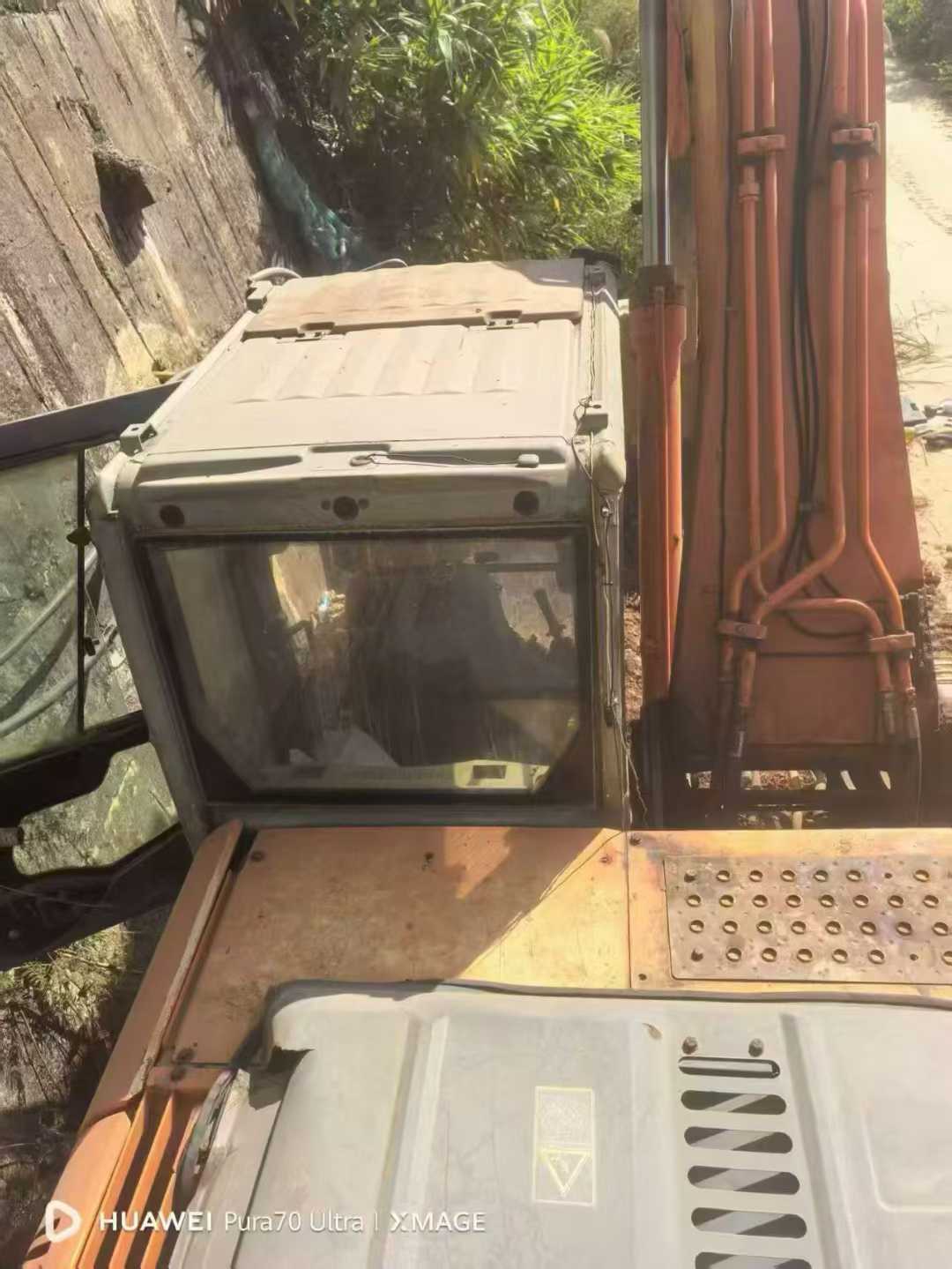 Used Hitachi ZAXIS200 Excavator 2016 Model / 3