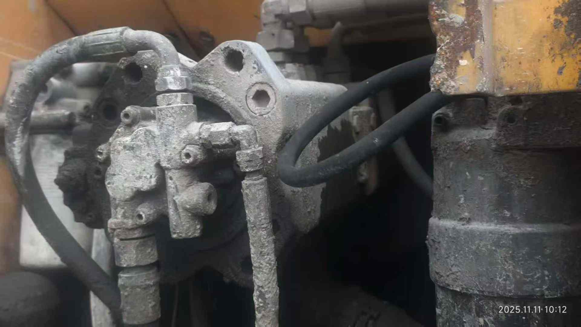 Used XCMG XE215 Excavator 2016 Model / 4