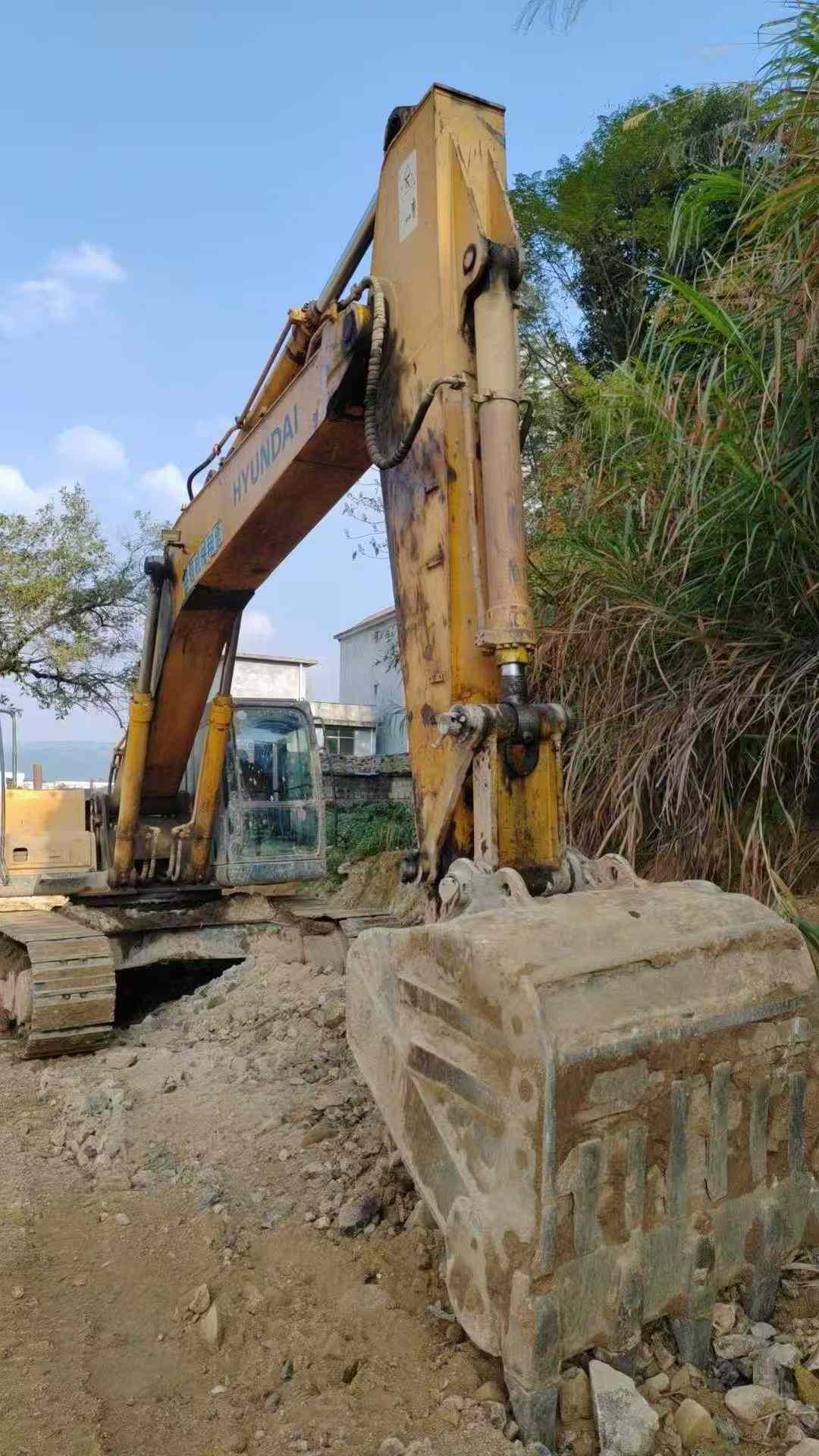 Used Hyundai R335-7 Excavator 2016 Model / 4