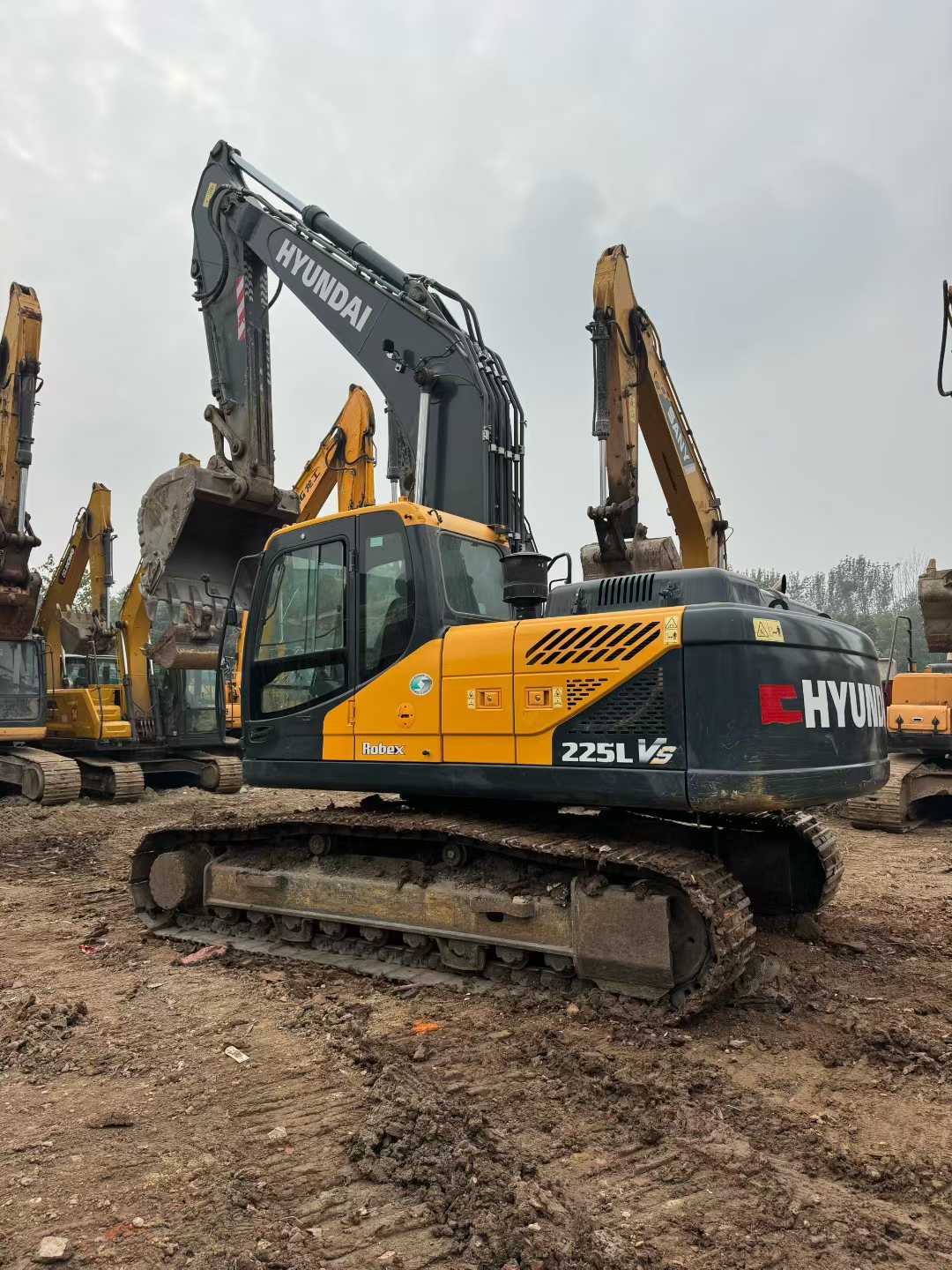Used Hyundai R225LVS Excavator 2021 Model / 2