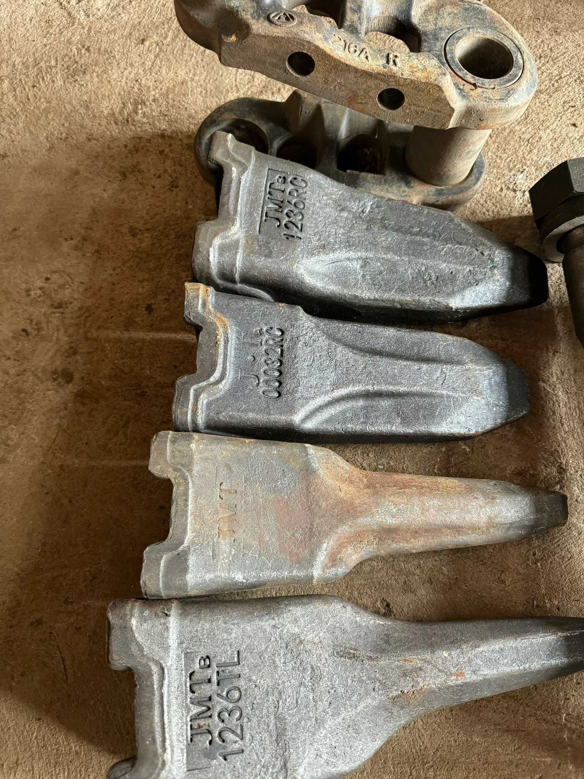 Used Doosan DL420 Excavator 2016 Model / 3