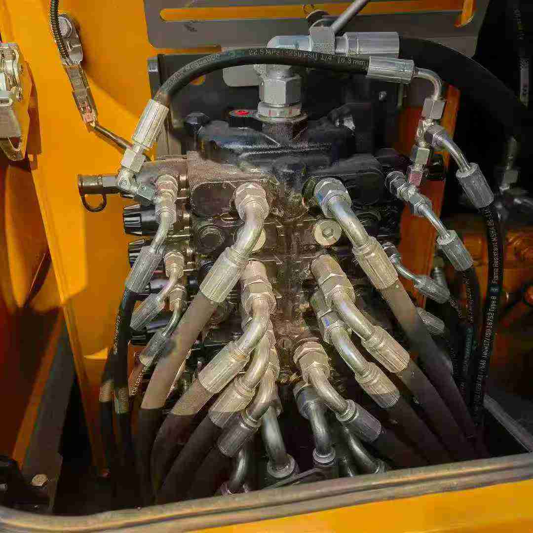 Used XCMG ZL60G Excavator 2024 Model / 6