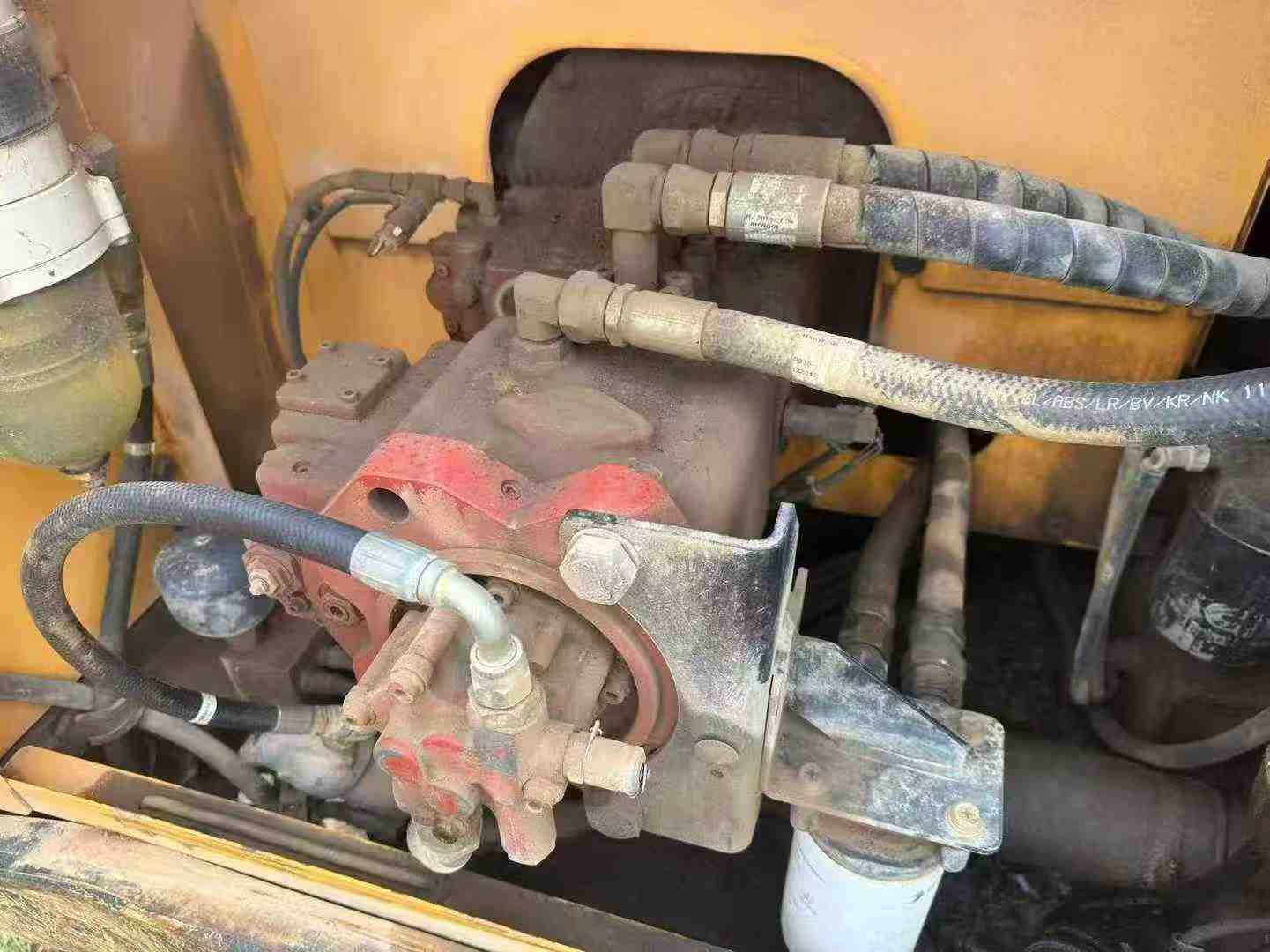 Used Hyundai R215VS Excavator 2018 Model / 4