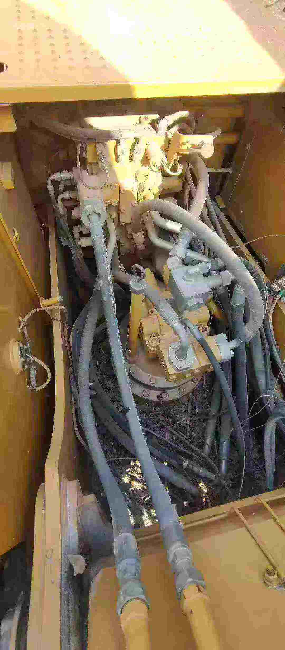 Used Caterpillar 320E Excavator 2016 Model / 3