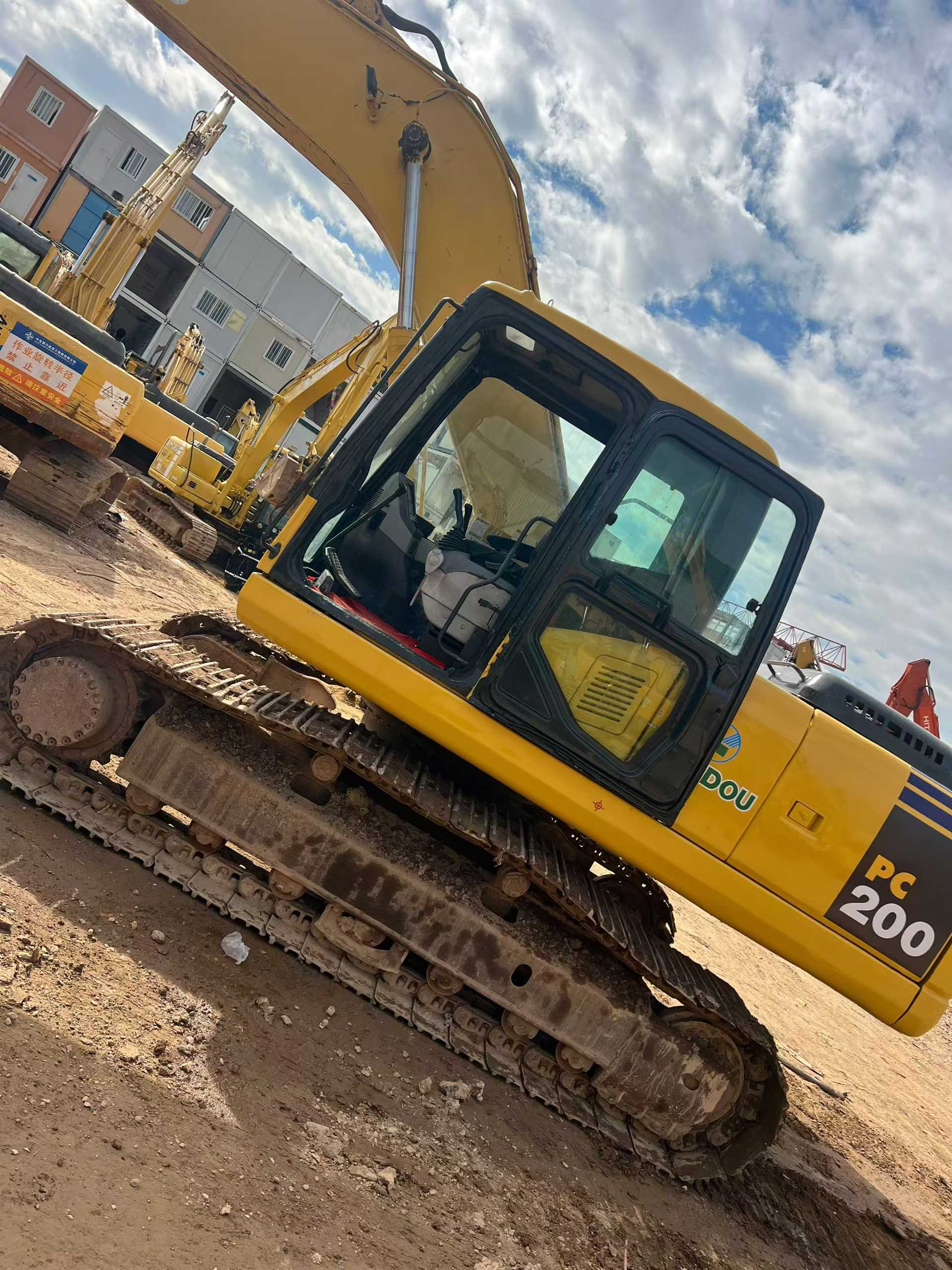 Used Komatsu PW200-7 Excavator 2016 Model / 4