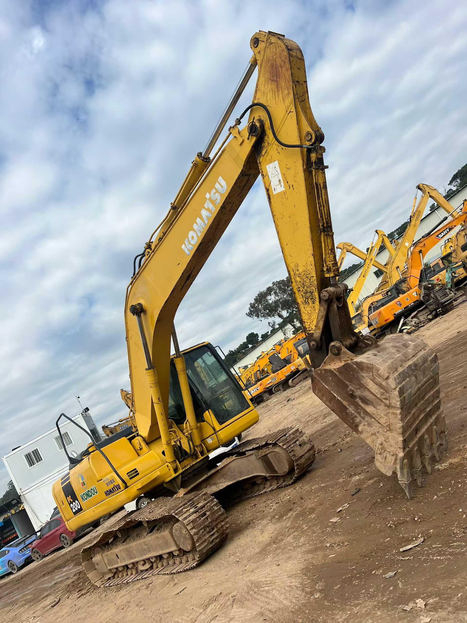 Used Komatsu PW200-7 Excavator 2016 Model / 9