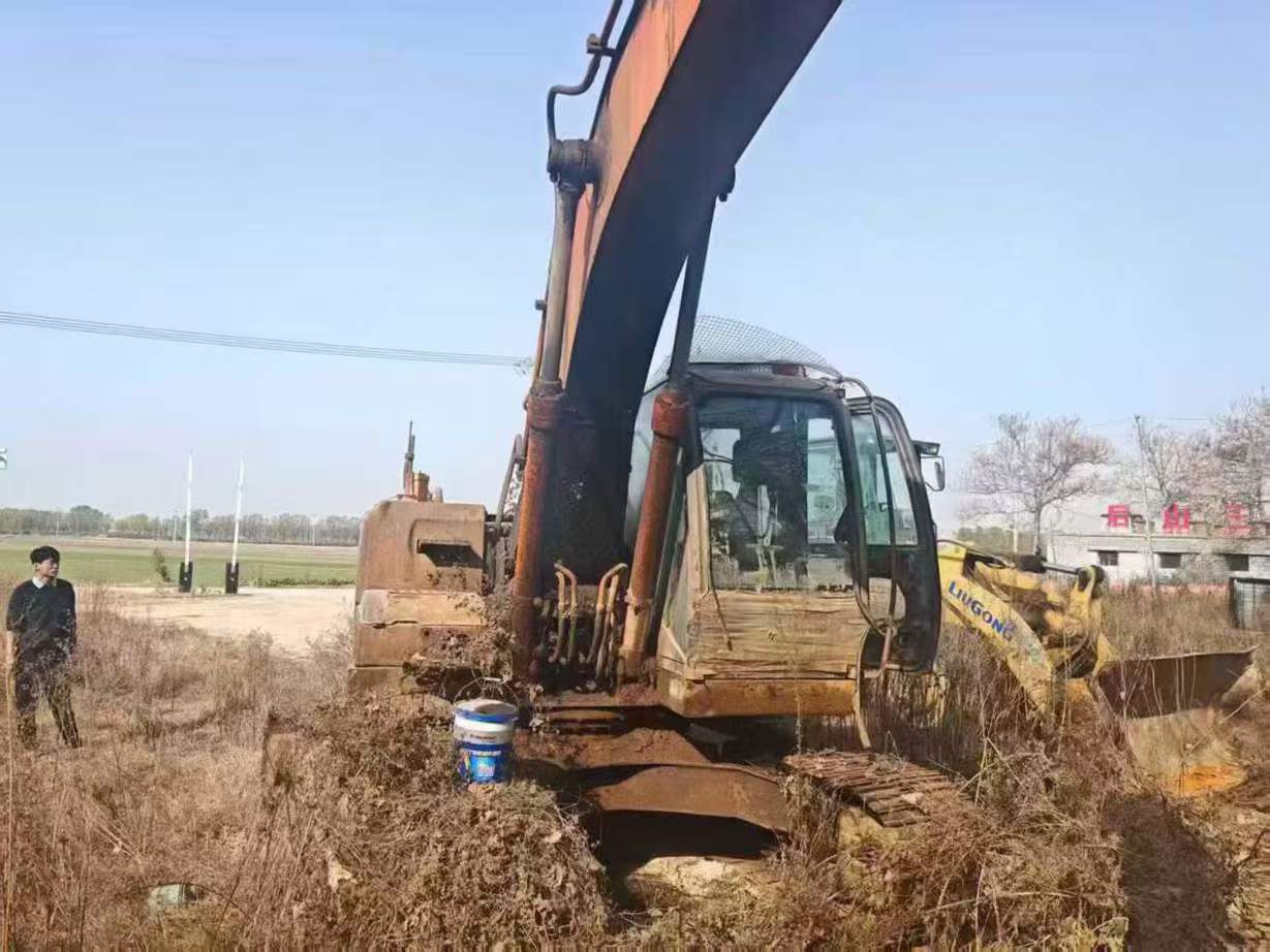 Used Hitachi ZAXIS200 Excavator 2010 Model / 2