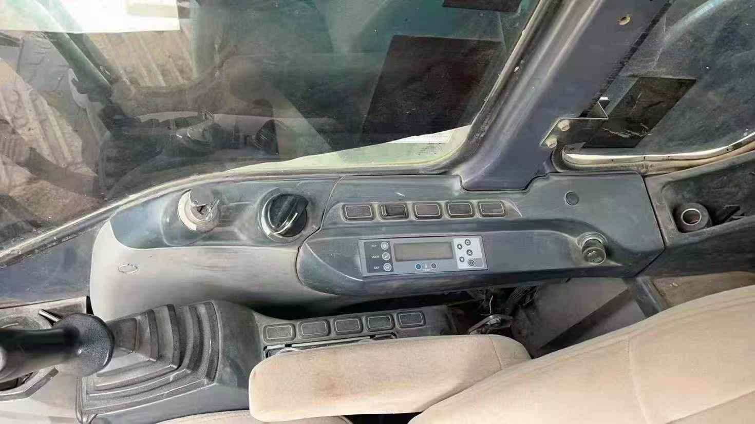 Used Kobelco SK200-8 Excavator 2016 Model / 9