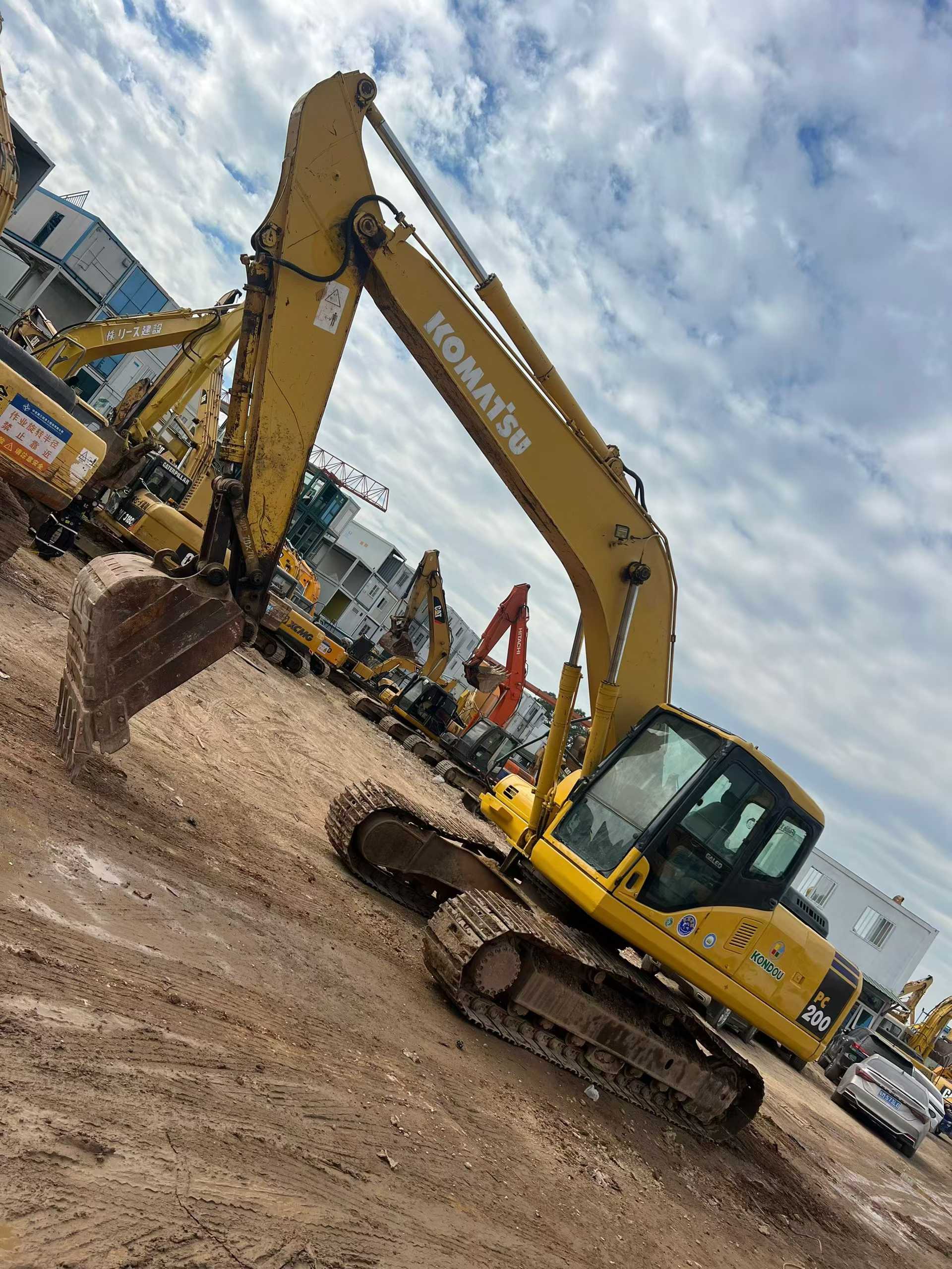 Used Komatsu PW200-7 Excavator 2016 Model / 2