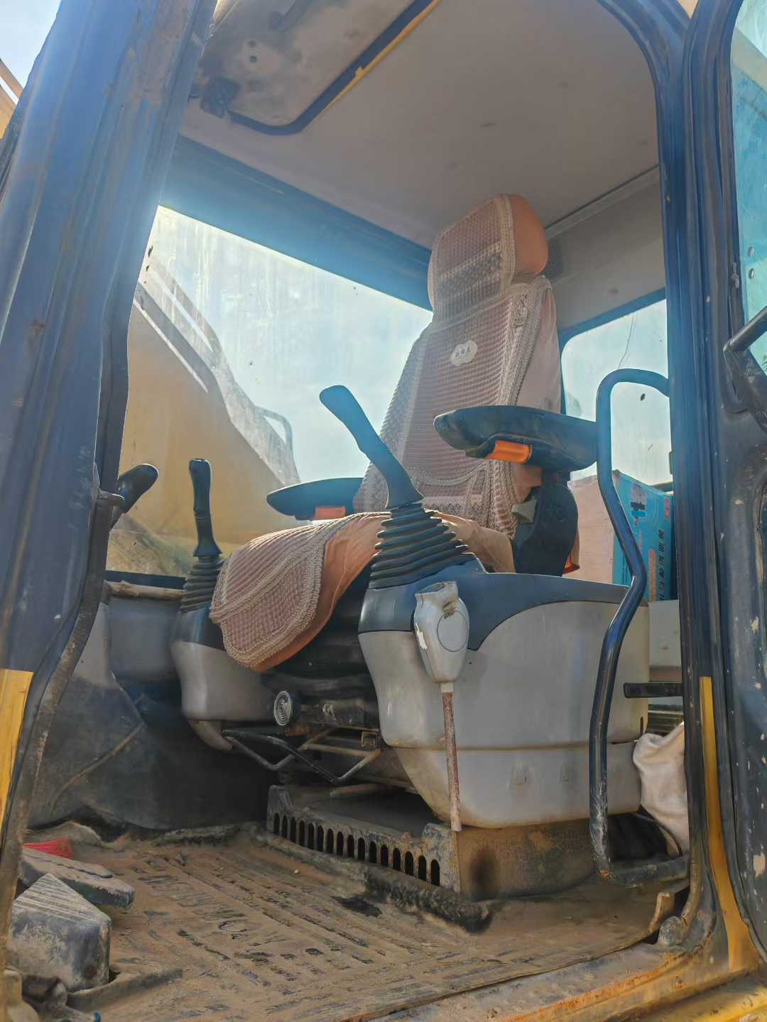 Used Komatsu PW200-7 Excavator 2016 Model / 3