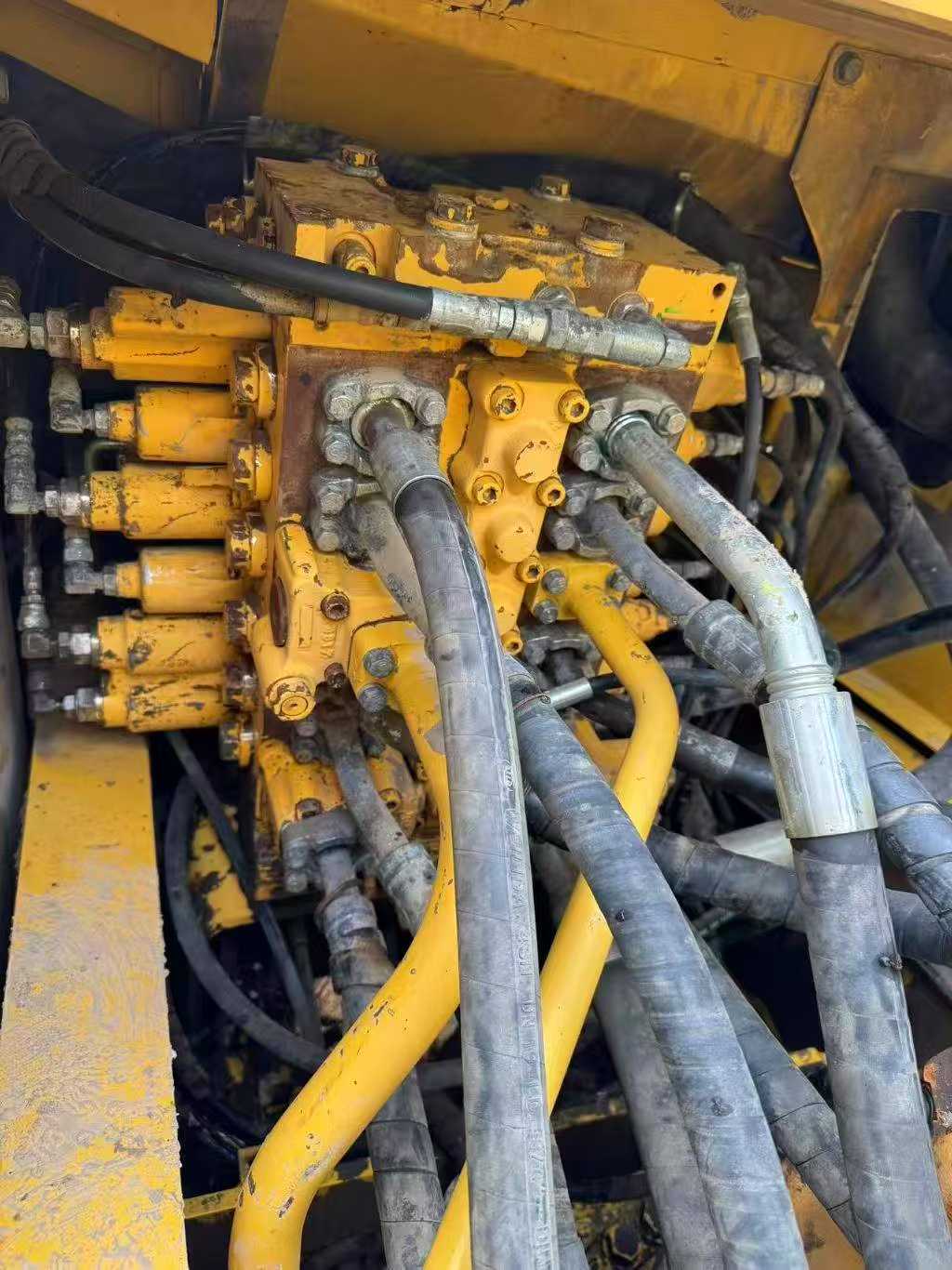 Used Komatsu PC200 Excavator 2015 Model / 9